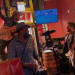 Rodrigo Guirao Díaz Instagram - Momentos de felicidad en Chicago. Yo siendo yo. Tocando con @ivansingh_ok y @keithenbanks #missyou