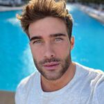 Rodrigo Guirao Díaz Instagram - Che… ¿Qué les gusta más? Foto sin guitarra o así, foto sin guitarra? 😂😂😂