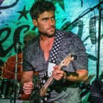 Rodrigo Guirao Díaz Instagram - En las fotos se puede ver a una persona cumpliendo un sueño… Gracias amigo🙏 @ivansingh_ok por hacerme conocer esta ciudad mágica con la mejor música y buena gente. PH: @caseybmitchell @buddyguys Buddy Guy's Legends