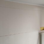 Rodrigo Guirao Díaz Instagram - Feliz con mi nueva cocina. Mi idea se hizo realidad. Hace tiempo se me ocurrió abrir la pared que dividía la cocina del living. Cuando lo hice le puse una barra muy linda pero con la cocina a la vista sentía que no quedaba bien la cerámica que estaba y visualmente me achicaba el espacio. Ahí surgió la idea de seguir con el material y color que usé para la barra en la mesada y en la alzada. ¿Que opinan? Les gusta más ahora? Al final deje fotos de cómo era antes. Gracias @alvarezmarmoleria por los consejos, la atención y la calidad de todo lo que puse. Ahora si… ¿Quién quiere un cafecito? Alvarez Marmolería