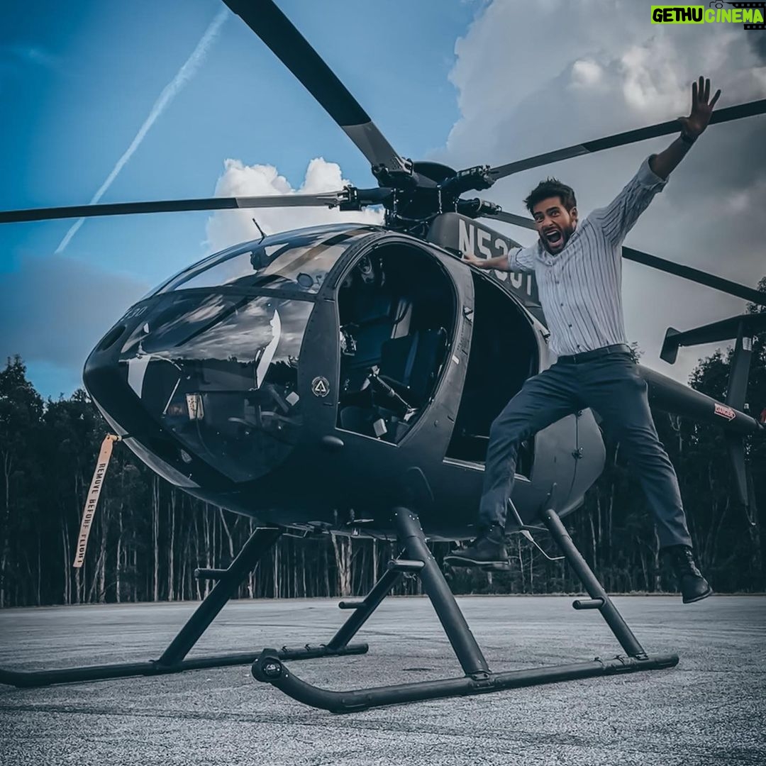 Rodrigo Guirao Díaz Instagram - Seguro los envidiosos dirán que esta trucada la foto, que es imposible que salté yo... Seguro Tom Cruise y su equipo estarán preocupados por esta nueva competencia que nace. Probablemente no reciba su like… Pero en el fondo sabe que ya tiene un sucesor. 😂😂😂 PH: @felipe22herrera genio! Para #JuegoDeMentiras por @telemundoseries 2023 Tom's Cruise