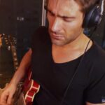 Rodrigo Guirao Díaz Instagram - Probando la 339 endiablada con un Slow blues bibikinesco #backingtrack #gibson339 #slowblues