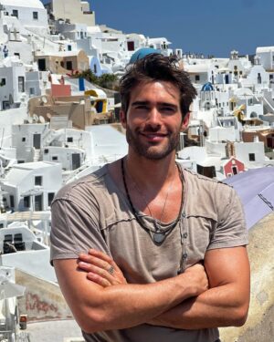 Rodrigo Guirao Díaz Instagram - Y tuve que hacer la gran… ¿Quieren que les saque una foto?…. ¿Me sacarían una a mi por favor? Thanks! #trucosdeviajarsolo #Santorini #grecia #greek #greekislands #santorinigreece