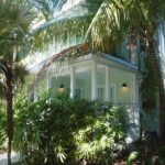 Rodrigo Guirao Díaz Instagram - Un lugar especial y distinto en Miami es el @selina #selinamiamiriver Les dejo unas fotos para que vean lo que es el lugar. Tienen hoteles en muchos lugares del mundo. Lo lindo de este es que es como un hotel en realidad es un complejos de casas, con mucho verde y cerca de todo. @selina_usa Miami, Florida