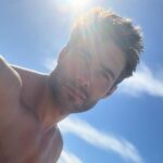 Rodrigo Guirao Díaz Instagram - Si supieran la vergüenza que me da sacarme estas fotos en la playa… Les pondrían doble Like 😅 #manteniendoesteinstagramvivo Sayulita, Nayarit, Mexico