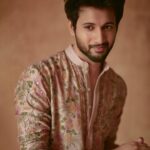 Rohit Suresh Saraf Instagram - Listening to this track for three days straight 😮‍💨♥️ Repping @_wabi_sabi_official always x @kadamajay @saloniparekh__ @jaineeebheda @styled_by_tanik @imtiaz_makeup