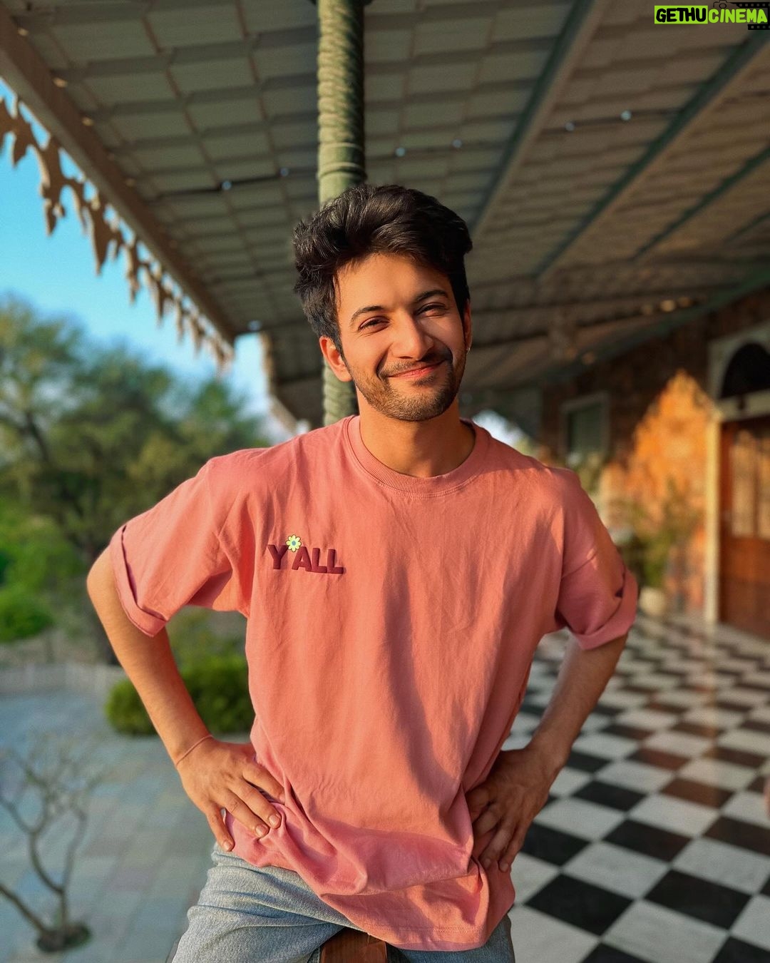 Rohit Suresh Saraf Instagram - khwaabon ke tinkon se.. chal banayein aashiyaan :) Jaipur, Rajasthan