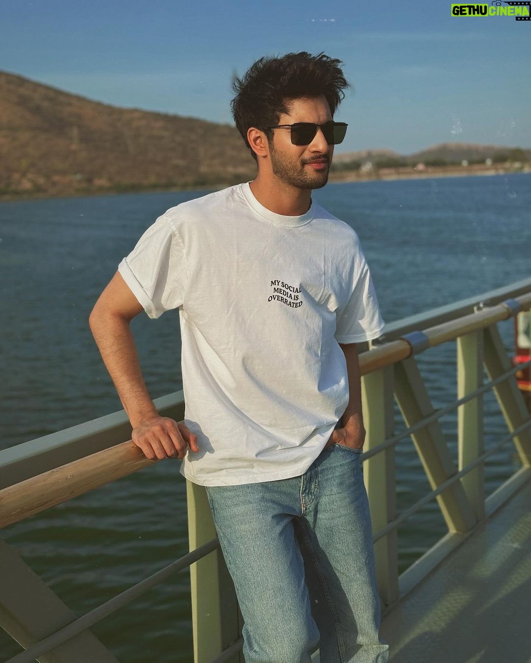 Rohit Suresh Saraf Instagram - Udaipur for a hot second 🧳😴✈️ Raffles Udaipur