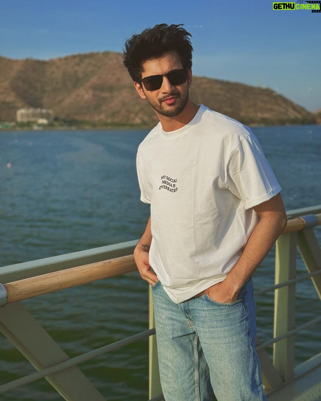 Rohit Suresh Saraf Instagram - Udaipur for a hot second 🧳😴✈️ Raffles Udaipur