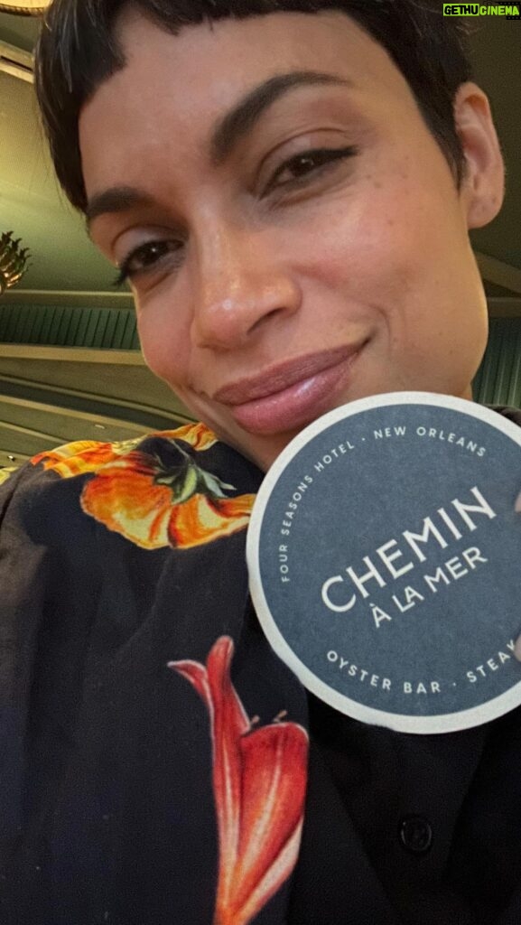 Rosario Dawson Instagram - Concert pregaming with espresso ☕ for the win….! #howgrownfolkdo @cheminalamer @hauntedmansion @essencefest @ngaabedell @abrimaerwiah @studiooneeightynine Four Seasons New Orleans