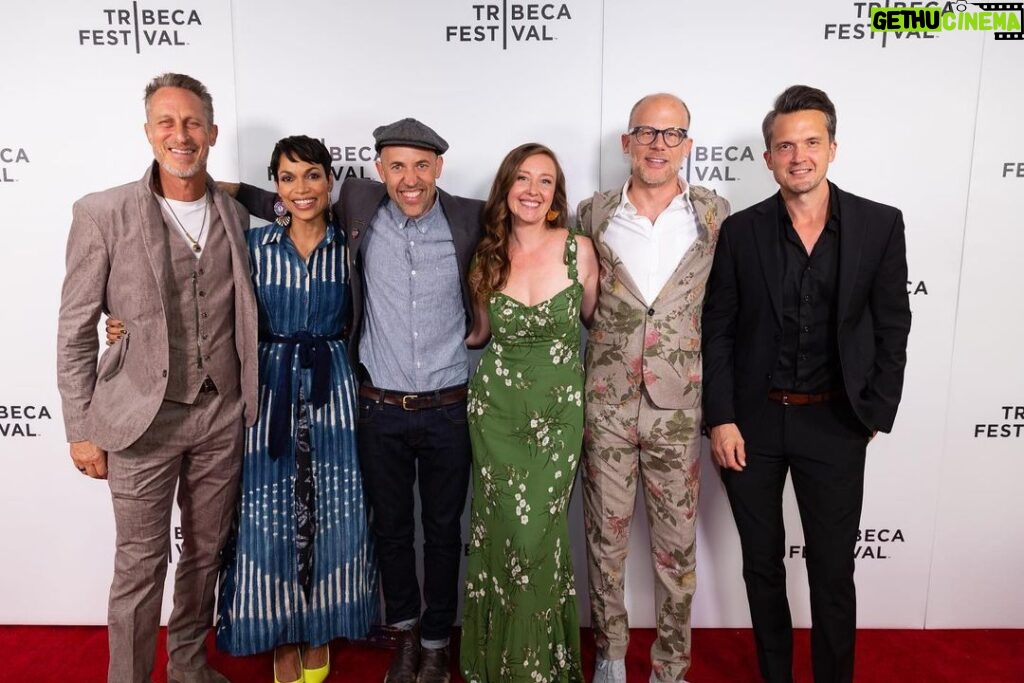 Rosario Dawson Instagram - Celebrating @commongroundfilm ✨ @tribecafilmfestival One goal in common: a way of ecological farming that builds soil. 🌱