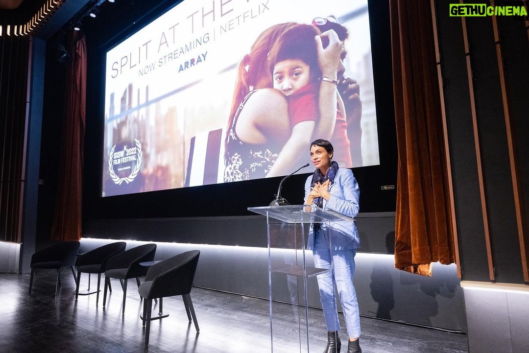Rosario Dawson Instagram - @splitattherootfilm is a beautiful portrayal of the power of communities coming together to support one another. It tells the story of the beginnings of an organization called Immigrant Families Together that works to support and reunite families – like Yeni’s and Rosie’s – who are separated at the U.S.-Mexico border. To date, @immfamtogether has reunited more than 130 families simply by the power of individuals coming together to take action. But there is still work to be done and there are still thousands of other families that need our help. What a powerful screening it was last night in DC! Thank you all who came out in support 🤍 #splitattheroot #arrayreleasing @votolatino Motion Picture Association