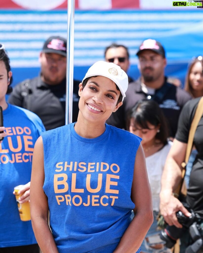 Rosario Dawson Instagram - Had a blast supporting the @shiseido Blue Project alongside @wsl on their third annual beach clean up led by @wildcoastcostasalvaje Beach clean ups reduce litter, protecting critical habitats for wildlife. Maintaining and stewarding the awe inspiring beauty around us ensures our collective joy and health for generations to come. It was an honor to raise issues around ocean conservation with galvanized communities who lead with care. Every small sustainable choice we make is impactful. When we unite it paves the way for our collective future. 🌊 Go Team One Ocean! @wsloneocean #shiseidoblueproject #wsloneocean #wildcoast #shiseidosuncare #saveouroceans #shiseidopartner