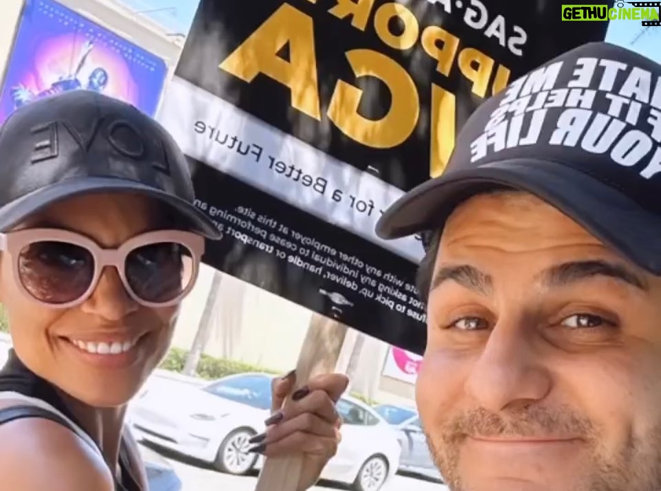 Rosario Dawson Instagram - GO TEAM! #sagaftrastrike #sagaftrastrong #wgastrike #wgastrong DAY 1