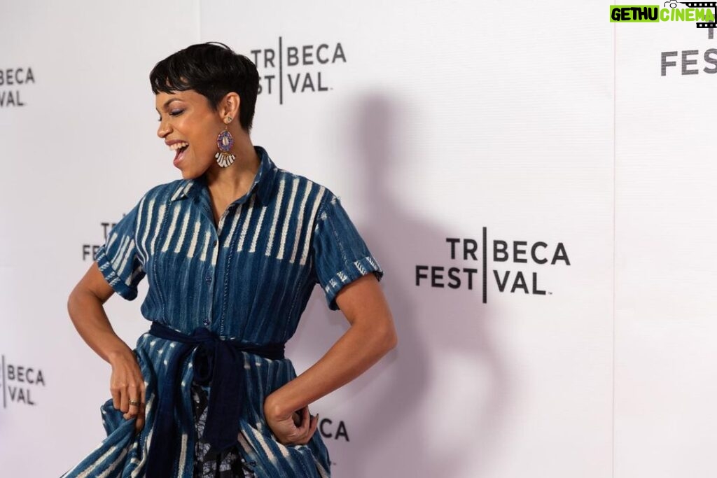 Rosario Dawson Instagram - Celebrating @commongroundfilm ✨ @tribecafilmfestival One goal in common: a way of ecological farming that builds soil. 🌱