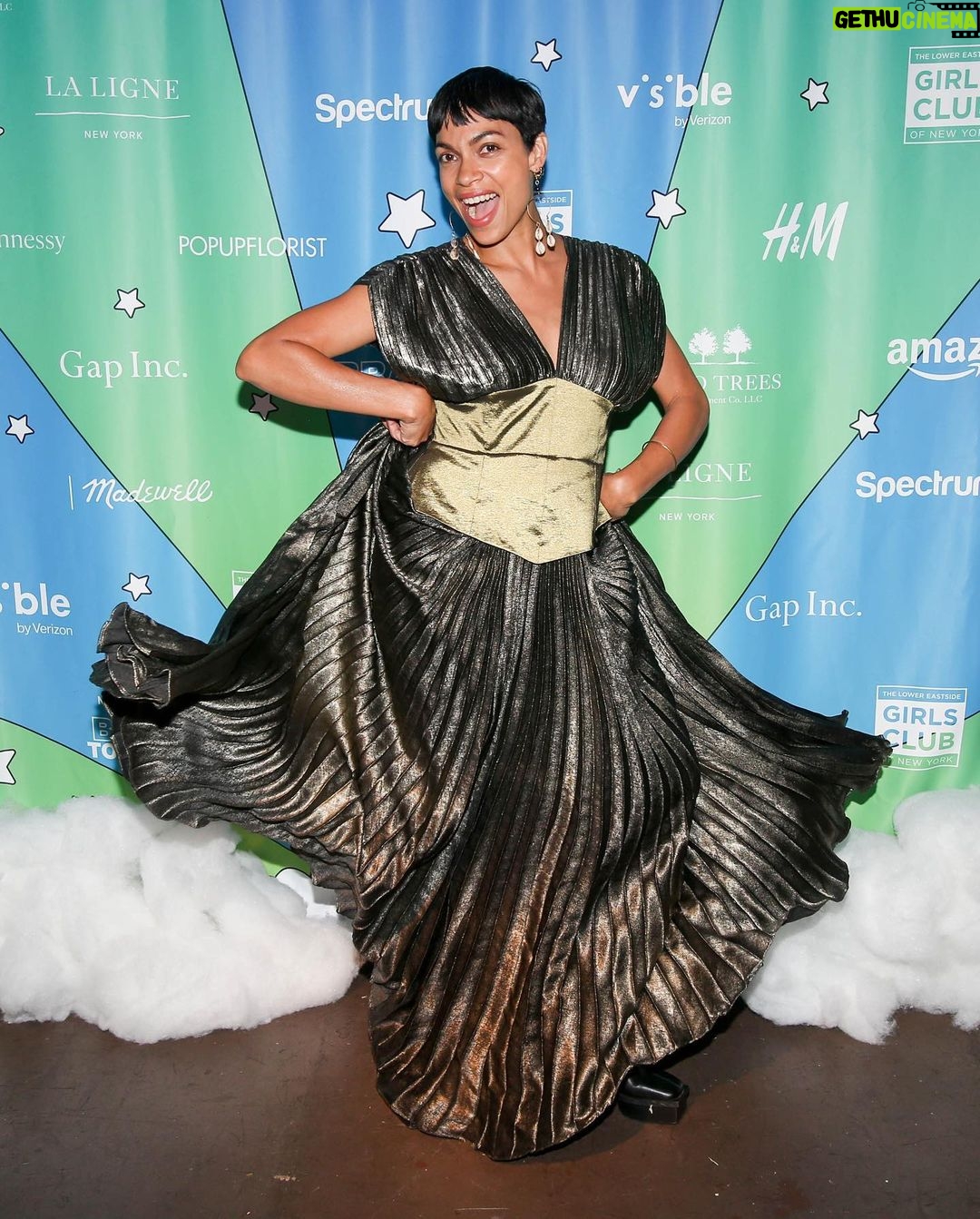 Rosario Dawson Instagram - Last night was all radical love and imagination ✨ Continuously in awe and endlessly inspired by @girlsclubny and all of your powerful work. 🤍 Thank you everyone in attendance and our sponsors for contributing to such a magical night!