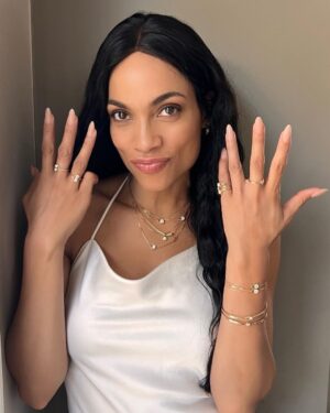 Rosario Dawson Instagram - Lab-created diamonds are diamonds, held to the highest quality standards. ✨  

@theofficialpandora’s Diamonds by Pandora shine bright just like the sight of your Mom. 🤍

#labcreated #diamondsbypandora #mothersday