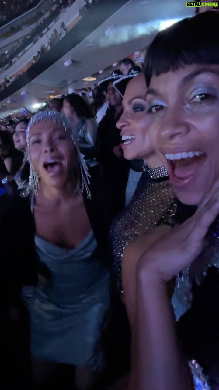 Rosario Dawson Instagram - Be(Y) Extra - Oooh La La La
