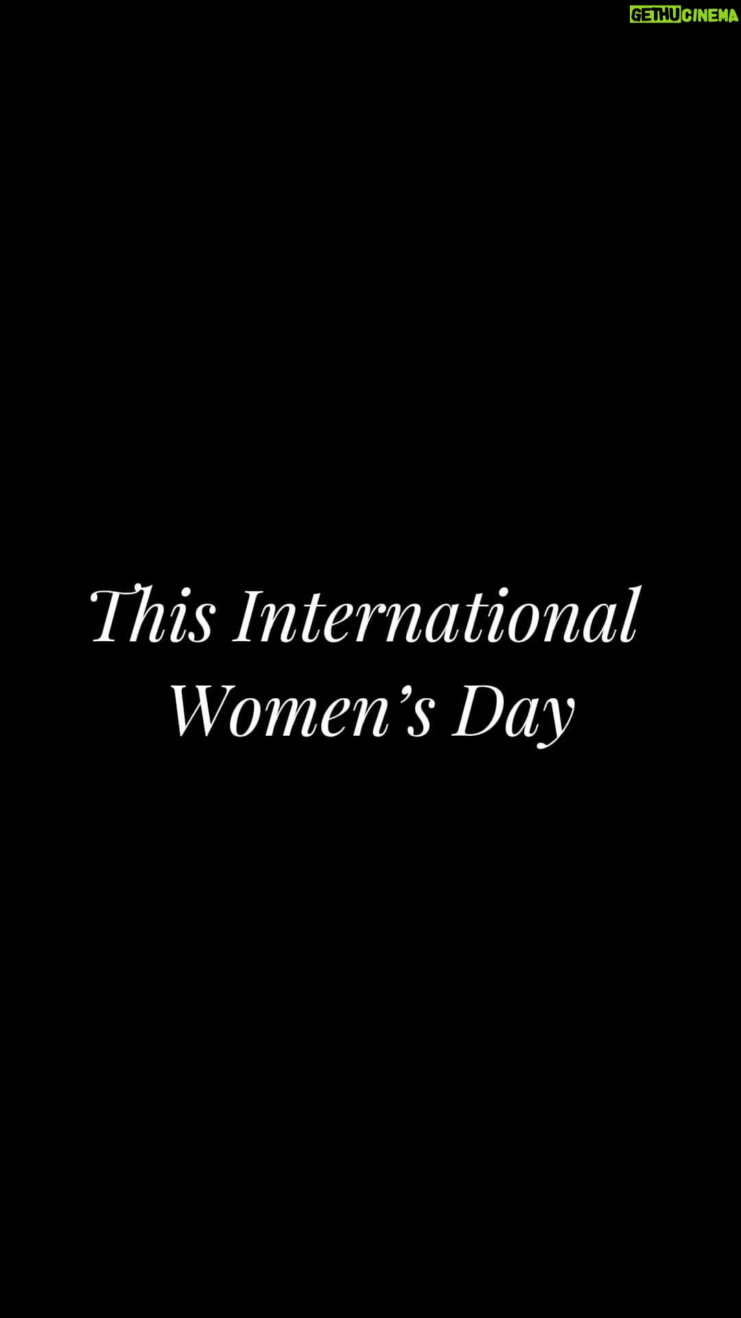 Rosario Dawson Instagram - This #iwd we wanted to showcase our CO-FOUNDERS. They are running other businesses, projects and labors of love in each of their respected passion areas AND crafting the perfect cocktail for you to enjoy! Take a look at what they have been up to! @invivoxsjp @commongroundfilm @ashbyashleybenson @knowbeauty @sjplit @sjpcollection @caliwater @studiooneeightynine Here’s to WOMEN everywhere! #womeninbusiness #womeninspiringwomen