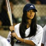 Roselyn Sánchez Instagram - #tbt 2002 no idea where and why I’m about to play baseball 😂