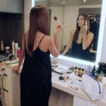 Roselyn Sánchez Instagram - Cual es mi secreto para estar lista frente a la cámara? Sólo un pequeño retoque y Go5G Next de @Tmobile 😊 #TMobilePartner