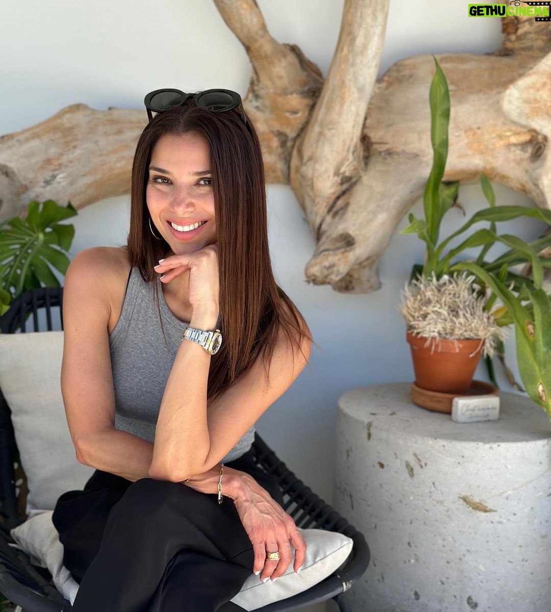 Roselyn Sánchez Instagram - Magical… 💫 One of the most beautiful and special places I have ever been. Agradecida a Dios por haberme dado la oportunidad de visitar esta Hacienda en mi tierra natal #puertorico🇵🇷 Gracias Lisa y Pablo 💕. Que lindo este hogar. #moresoon #lesvoycontando #tierrasagrada #animallovers #lajas
