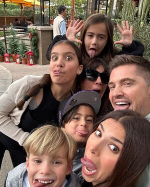 Roselyn Sánchez Instagram - This 2024!!!! EPIC for these group right here!!
Manifestando un año espectacular!!!
Let the friendship and sisterhood continue 🫶
@lisajammal @ebwinter @sebitennis