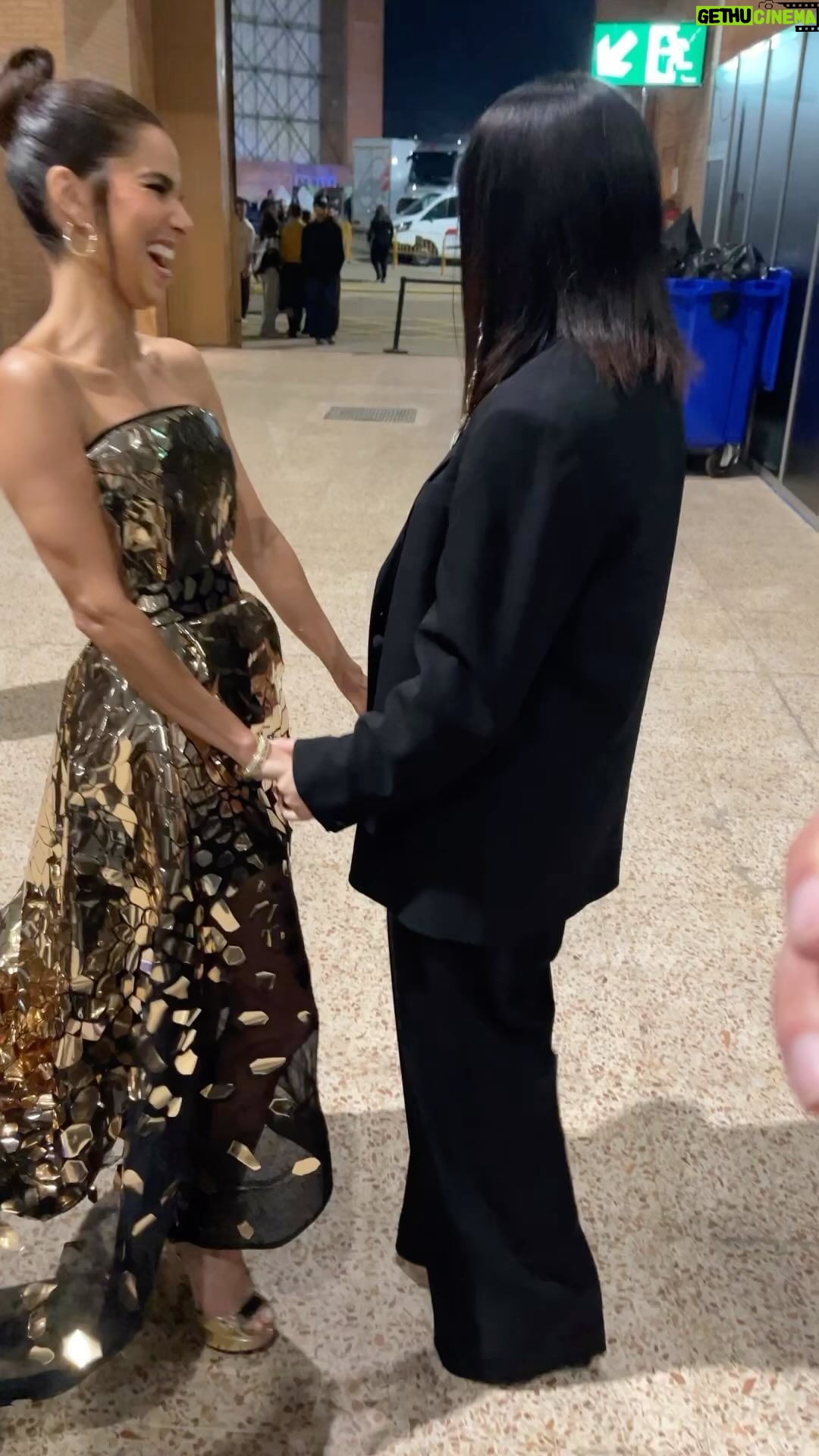 Roselyn Sánchez Instagram - This moment right here… EVERYTHING TO ME!! What an amazing human you are @laurapausini It’s a privilege to know you… Your talent is immense and the love and respect you get from the world is a beautiful thing. Testamento de carisma, honestidad, buena gente, amorosa y tantas cualidades hermosas que te caracterizan. Que Dios te continúe bendiciendo 💫##latingrammy #personoftheyear2023LG
