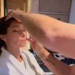 Roselyn Sánchez Instagram - Getting ready for @latingrammys Person Of The Year with @paulanthonylove and listening to OLAS Y ARENAS from BORINQUEÑA 💕💕 Cantada por una servidora 😘 #sevilla