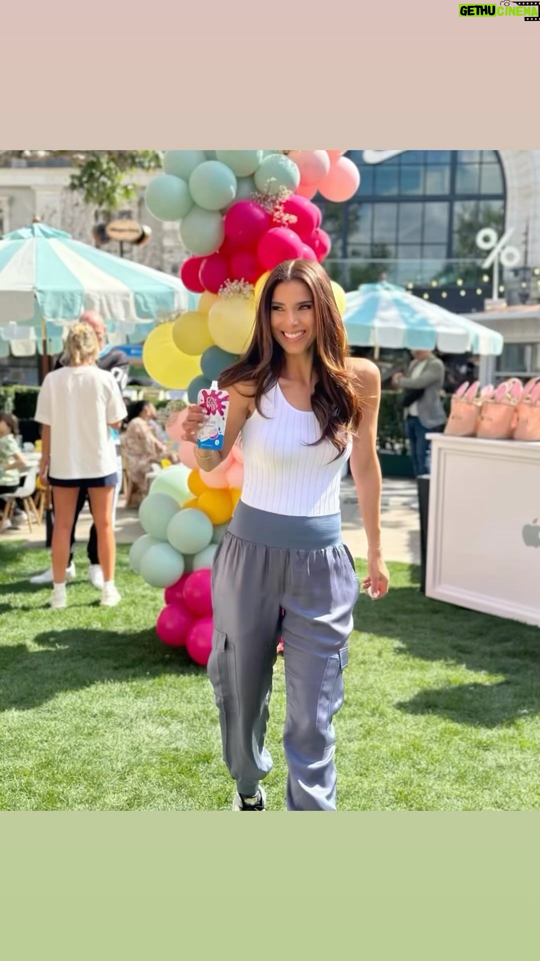 Roselyn Sánchez Instagram - Always a celebration when you support the things that you believe in! @caliwater So proud to be a part of this family and amazing group of entrepreneurs! This is what I call good company 🙌 @vanessahudgens @olivertrevena @nikkireed @brookeburke #caliwater #calikids #calipouches #cactuswater #hydration