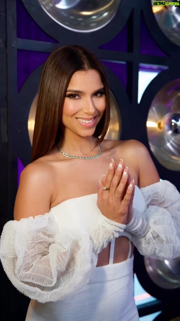 Roselyn Sánchez Instagram - Una gala muy linda de @miraquienbaila Espero la disfruten 💕 As usual, beyond thankful to my team for such beautiful work! Styling: @gabyrougestyle H&M: @geraldstylist Management: @joebonillaoficial Assisting: @aylamorales @katiadelpinodearmas Dress: @ashleystambouli Jewelry: @wishfinejewelry