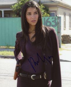 Roselyn Sánchez Instagram - 20 years ago and onward I have been a detective, FBI and cop many many many many times 😂😂😂😂 The art of make believe… always special! #withoutatrace #ladragnet #ryancaulfieldyearone and more… Ahhhhh las memorias 🫶