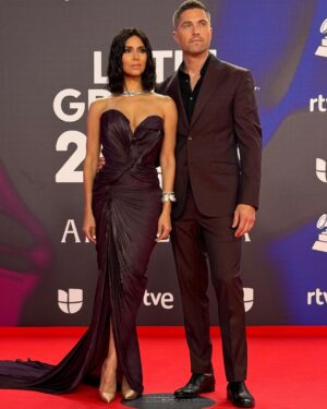 Roselyn Sánchez Instagram - Tonight was incredible!!!! Thanks Sevilla… thanks @latingrammys … thanks @univision 

Surreal being in this stunning city full of history and awesomeness!

Gracias @ebwinter for flying in from afar with the family and making the red carpet with me.

Definitivamente una experiencia surreal y bendecida 💫

Until the next one 🙏
More pictures soon!! So many of them and it’s almost 4am in the morning here!!!

Mañana más fotos!!!!