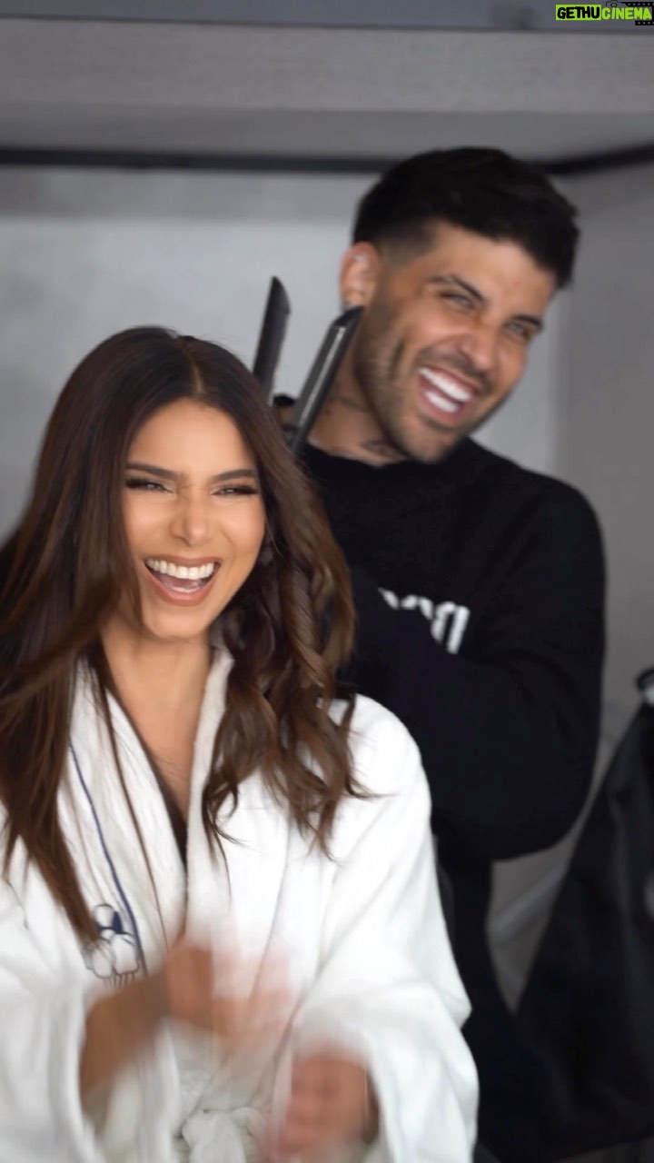 Roselyn Sánchez Instagram - Se trabaja pero se goza!! Thanks @geraldstylist for the beautiful glam! Y gracias a todo mi equipo de trabajo por consentirme y vivir esta gran locura que nos encanta llamada @miraquienbaila Hoy estrenamos!! No se lo pierdan a las 7pm/6C por Univisión! Lots of photos and videos coming soon 💕🫶 #miraquienbaila #AMORAMOR
