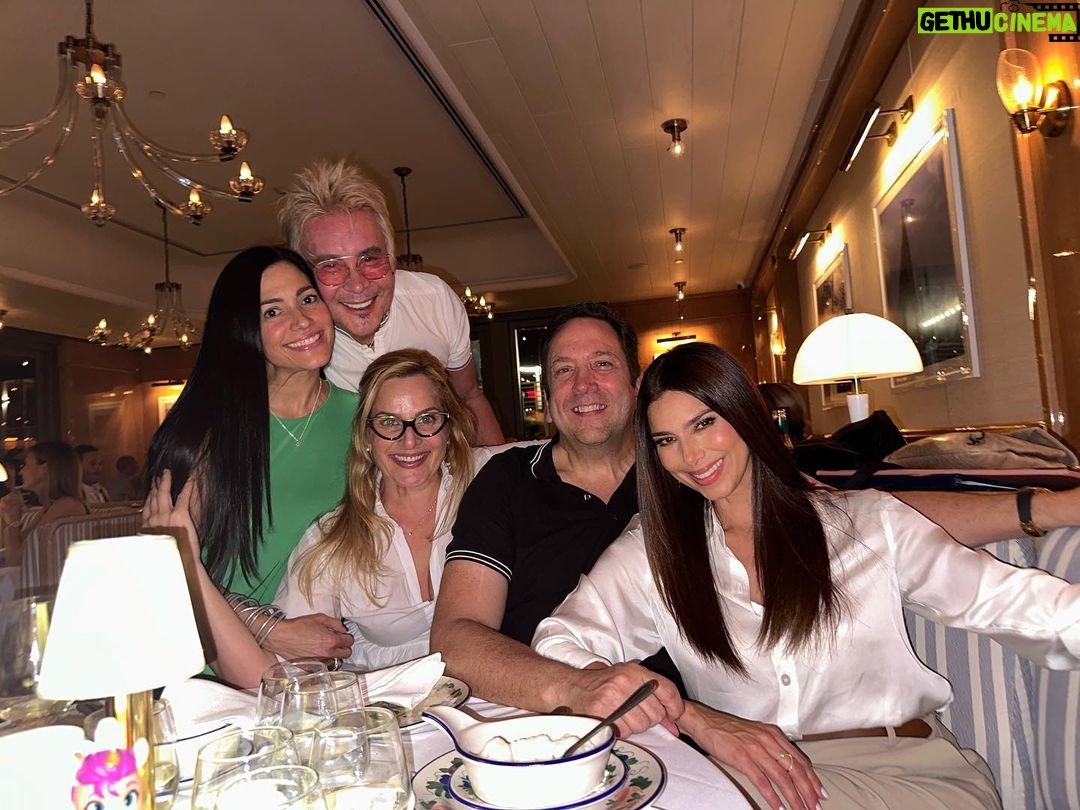 Roselyn Sánchez Instagram - The best time with the best friends! Que afortunada soy 🙏 Love you @joebonillaoficial @katiadelpinodearmas @chrisleemotivator @xioananieves