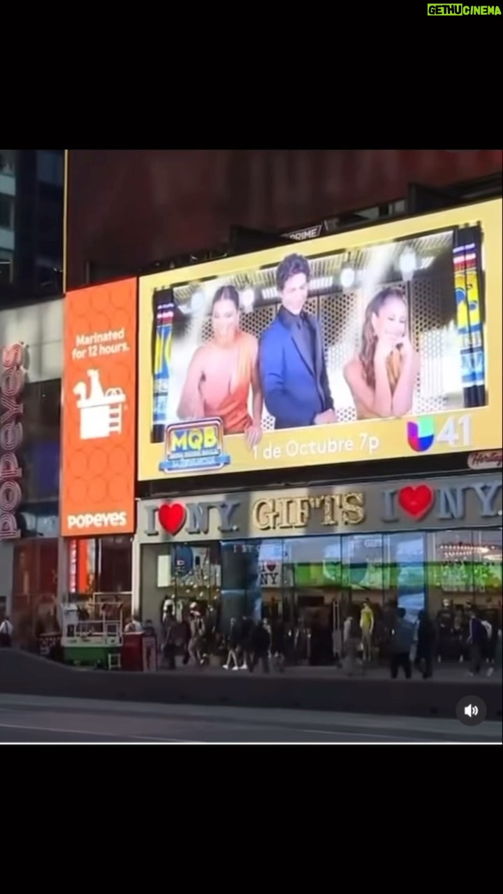 Roselyn Sánchez Instagram - This is pretty fantastic! Gracias @miraquienbaila 💕💕 Billboard en Times Square con mis queridos @chapulo7 & @biancapamelamarroquin Esta temporada de MQB por @univision va a estar DE SHOW!! Simplemente #DEMASIADOCONTOOMUCH