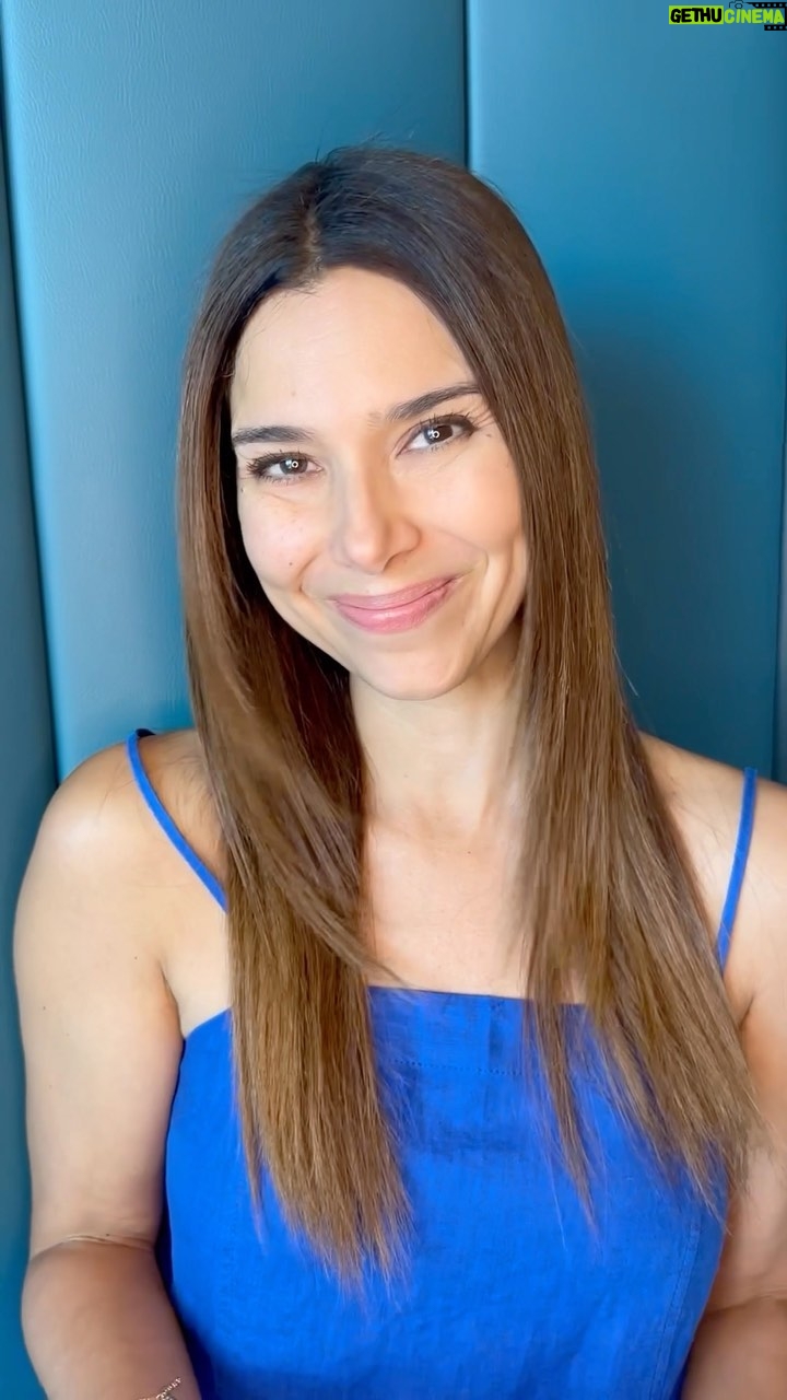 Roselyn Sánchez Instagram - Who doesn’t love a natural glow?! For those no-makeup makeup days I always reach for my @lauragellerbeauty Baked Balance-n-Brighten Foundation.😊 A quien no le gusta sentirse maquillada pero sin casi maquillarse?! Que la piel se vea natural y luminosa?! Yo encontré el mejor polvo que parece base pero se siente delicioso en tu piel 💕 My favorite thing about this foundation is how light it feels on my skin - it truly feels like I am not wearing any makeup at all! AND it’s dermatologist approved, so it doesn’t irritate my sensitive skin. Baked Balance-n-Brighten is simply the best, ever since I started using it I have received so many compliments on my skin so I wanted to share!☺️ I am wearing the shade Golden Medium. You can shop Balance-n-Brighten on laurageller.com! Les prometo les va a encantar! #laurageller #lauragellerbeauty #roselynsanchez z #matureskin #makeupformatureskin