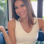 Roselyn Sánchez Instagram - Estoy tan contenta con esta nueva aventura en mi vida! Incredibly excited about this new venture 🫶 Spring collection at @rossdressforless available now!! The cutest tops ever!! Muy pronto llegan las blusas, jeans, trajes… All comfortable and affordable! #roselynsanchezforross #rosatross #buenobonitoybarato #RSbyRoselynSanchez Video by: @germanlegarreta