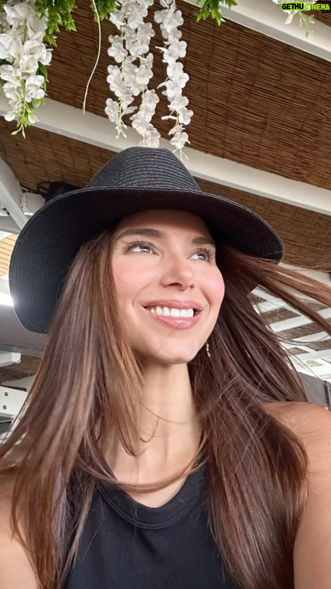 Roselyn Sánchez Instagram - Let me tell you something… 🇵🇷 is beyond! When here go visit Aguadilla and make sure to catch @crashboatexperiences with Captain Pelican!! It made me so proud of my Island and it’s fantastic people… our history… our beauty! Also make sure to go to Villa Montaña in Isabela and have the most amazing meal at @villamontanabeachresort ECLIPSE… simply incredible 💫