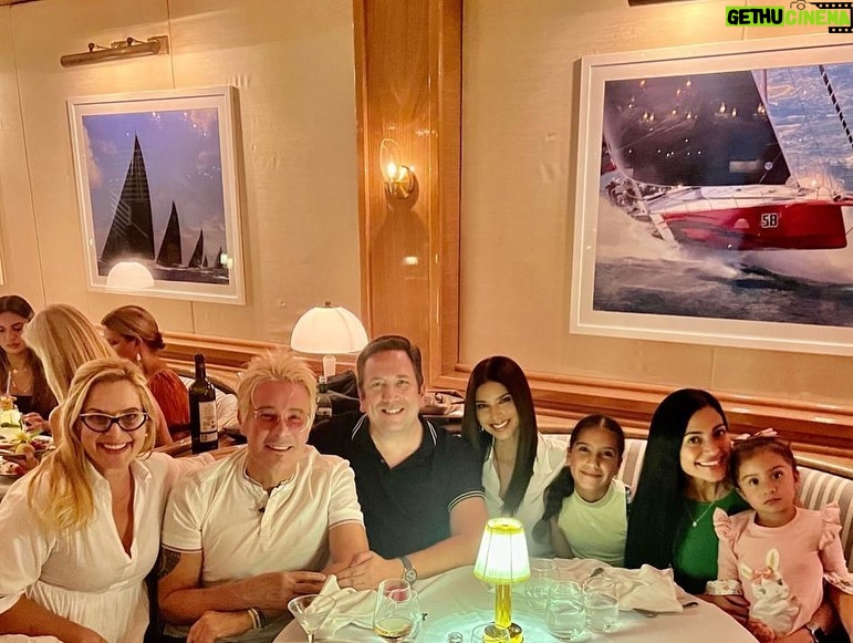 Roselyn Sánchez Instagram - The best time with the best friends! Que afortunada soy 🙏 Love you @joebonillaoficial @katiadelpinodearmas @chrisleemotivator @xioananieves