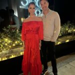 Roselyn Sánchez Instagram - Treat myself with great friends! What a beautiful night at @steak48 with these wonderful couple @therealkimk_la & Matt! And hubby @ebwinter celebrating my cumpleaños! Always so many laughs 💕💕 Thanks for dinner guys! Loved it! Este traje de @erikapenaofficial OMG OMG OMG 😍