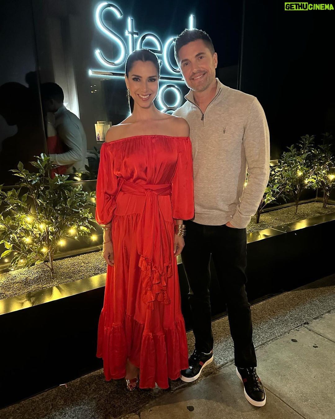 Roselyn Sánchez Instagram - Treat myself with great friends! What a beautiful night at @steak48 with these wonderful couple @therealkimk_la & Matt! And hubby @ebwinter celebrating my cumpleaños! Always so many laughs 💕💕 Thanks for dinner guys! Loved it! Este traje de @erikapenaofficial OMG OMG OMG 😍