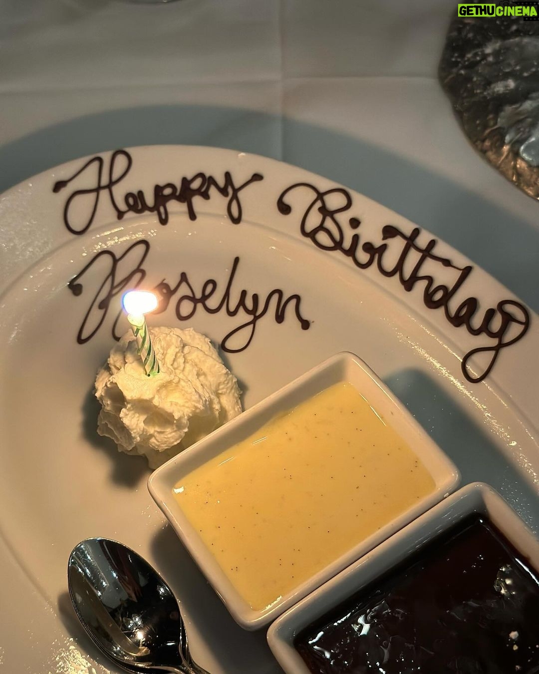 Roselyn Sánchez Instagram - Treat myself with great friends! What a beautiful night at @steak48 with these wonderful couple @therealkimk_la & Matt! And hubby @ebwinter celebrating my cumpleaños! Always so many laughs 💕💕 Thanks for dinner guys! Loved it! Este traje de @erikapenaofficial OMG OMG OMG 😍