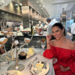 Roselyn Sánchez Instagram - Treat myself with great friends! What a beautiful night at @steak48 with these wonderful couple @therealkimk_la & Matt! And hubby @ebwinter celebrating my cumpleaños! Always so many laughs 💕💕 Thanks for dinner guys! Loved it! Este traje de @erikapenaofficial OMG OMG OMG 😍