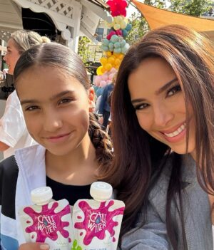 Roselyn Sánchez Instagram - Compartir esta nueva aventura con mi hija @sebitennis es una gran bendición…
Que vea a su mamá trabajar, crecer como persona y empresaria.  Entender la importancia de manifestar, tener visión, poner todo en oración y creer…
Those moments where she sees and absorbs, those are the moments that warm my heart.
Espero servirle de inspiración siempre y que sepa que mami y papi trabajan para ella y su hermano.
It’s hopefully our legacy to them…
