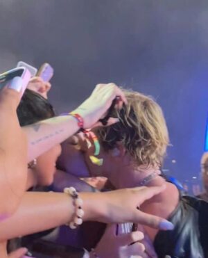 Ross Lynch Instagram - Un beso 🇦🇷 @lollapaloozaar