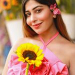 Ruma Sharma Instagram - You are my sunshine in a garden of flowers🌺 . . Shot by - @lsd.photography.official Edit by - @wasey_rock69 . #rumasharma #loveforflowers #flowersmakemehappy #flowersphoto #sunflowerlove #portraitphotoshoot Mumbai, Maharashtra