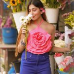 Ruma Sharma Instagram - You are my sunshine in a garden of flowers🌺 . . Shot by - @lsd.photography.official Edit by - @wasey_rock69 . #rumasharma #loveforflowers #flowersmakemehappy #flowersphoto #sunflowerlove #portraitphotoshoot Mumbai, Maharashtra