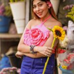 Ruma Sharma Instagram - You are my sunshine in a garden of flowers🌺 . . Shot by - @lsd.photography.official Edit by - @wasey_rock69 . #rumasharma #loveforflowers #flowersmakemehappy #flowersphoto #sunflowerlove #portraitphotoshoot Mumbai, Maharashtra
