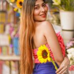 Ruma Sharma Instagram - You are my sunshine in a garden of flowers🌺 . . Shot by - @lsd.photography.official Edit by - @wasey_rock69 . #rumasharma #loveforflowers #flowersmakemehappy #flowersphoto #sunflowerlove #portraitphotoshoot Mumbai, Maharashtra
